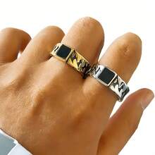 1枚复古链条纹理不锈钢方形黑色玻璃装饰戒指，适合男士日常通勤佩戴，也可作为生日、节日等场合的个性化男士礼物，实用配饰，兼具品质与时尚感。 - 方型復古鏈男士戒指 - 查看 3