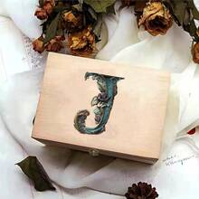 Caja de almacenamiento de madera para escritorio, embalaje de regalos de mayor calidad, estuche de joyería, organizador de almacenamiento de madera Retro, patrón de letras gráficas - J - Ver 12