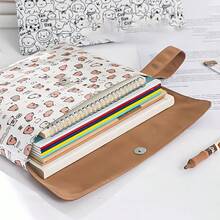 1个磁扣文件袋，大容量，防尘，便捷的磁扣设计，适用于存放文件、办公用品、学校用品、旅行用品、素描本，情人节礼物。