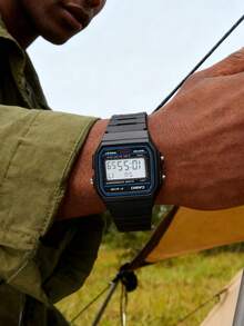 Casio 男女通用电子手表 - 防水表带，带日历、闹钟、秒表功能，复古方形学生款，橡胶材质，运动时尚，适合日常佩戴 F-91W-1 - 深藍色 - 查看 5