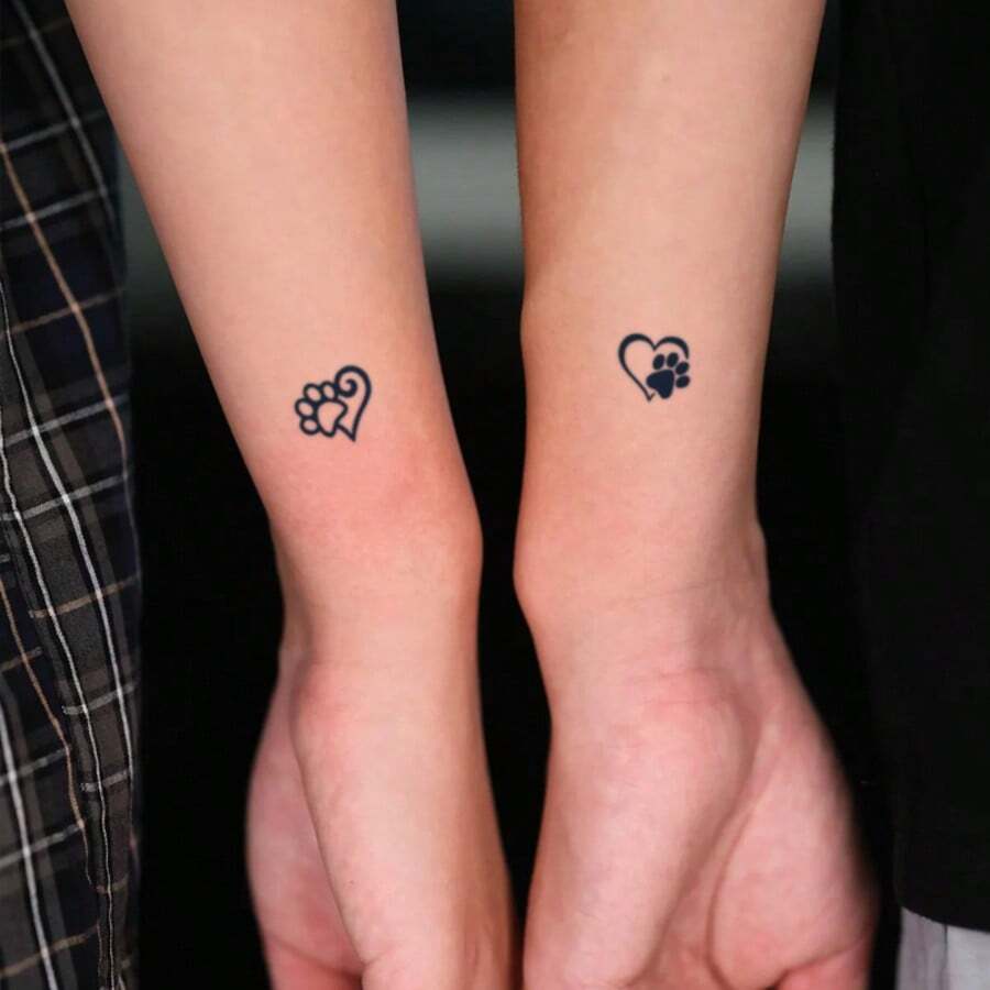 1张防水临时纹身贴纸，PVC材质，宠物爪印和心形图案，情侣纹身贴纸 - 黑色 - 查看 1