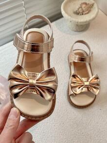 一双可爱的女童平底凉鞋，鞋底柔软，饰有蝴蝶结，适合玩耍和日常穿着。 - 玫瑰金 - 查看 4