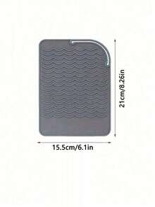 1件装美发造型工具隔热垫，通用尺寸，适用于直发器和卷发棒，耐热材质，方便收纳和旅行。这款隔热垫采用耐热硅胶材质，可有效保护您的美发造型工具，适用于餐厅、酒店等商业场所。