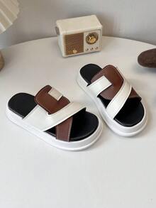 Un par de sandalias deportivas para niñas con suelas suaves y diseño casual - una combinación de colores de patchwork, adecuadas para el juego y el uso diario - Blanco - Ver 1