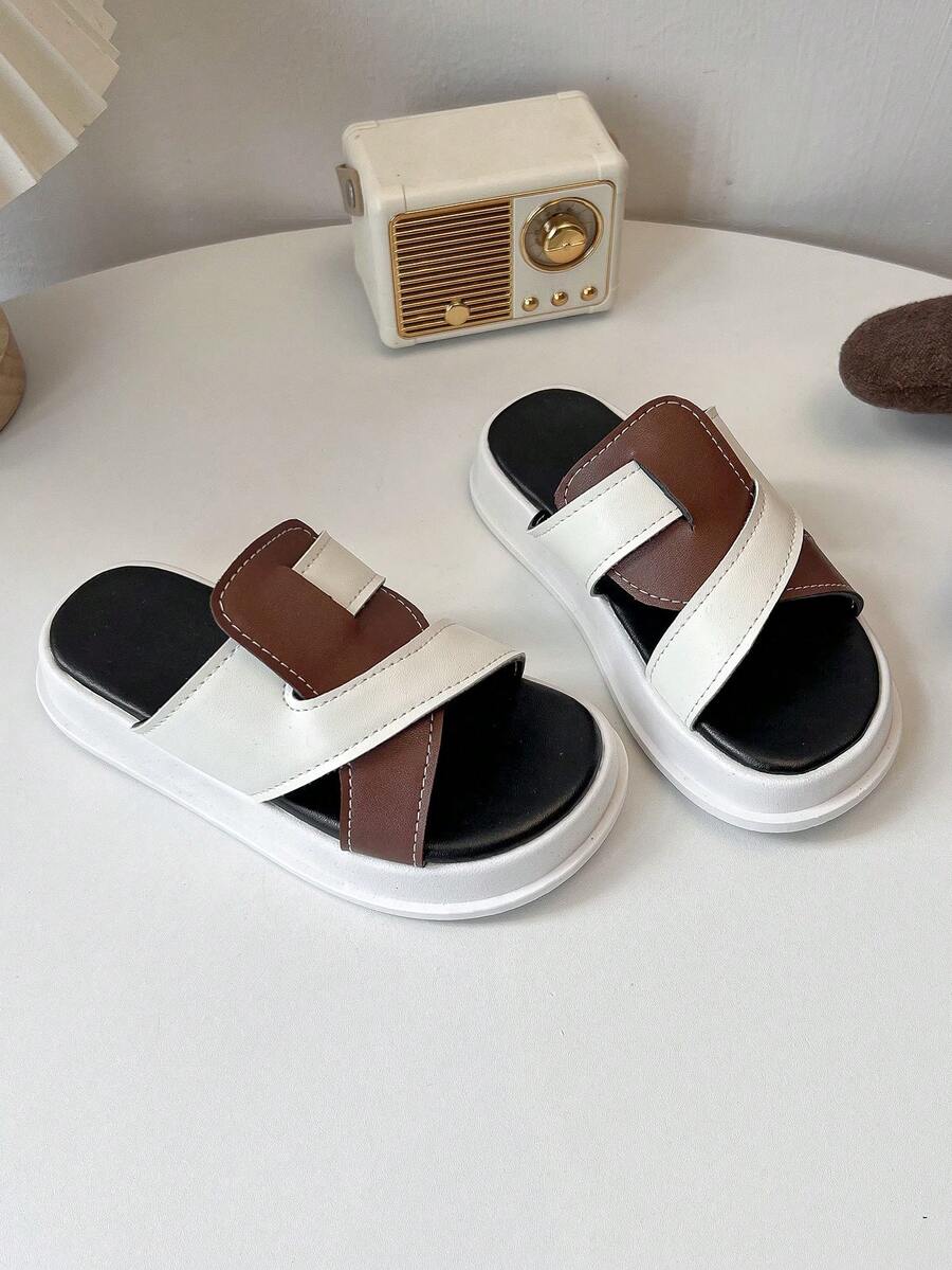 Un par de sandalias deportivas para niñas con suelas suaves y diseño casual - una combinación de colores de patchwork, adecuadas para el juego y el uso diario - Blanco - Ver 1