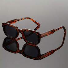 1pc Asymmetrical Frame Fashionable Leopard Print Fashion Glasses, Unisex, Suitable For Street Photography, Posing, Beach Vacation, Party, Music Festival, Concerts - Multicolor - View 4