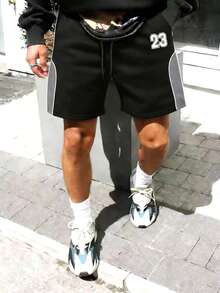 男士黑色运动短裤，饰有23号图案印花、撞色拼接、弹性腰带，街头风格 - 黑色 - 查看 1