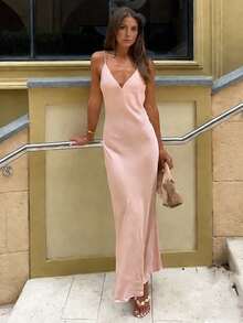 2026春夏新款时尚缎面性感吊带深V连衣裙，光泽迷人，适合小众派对氛围和约会之夜，女士必备。 - 淺粉色 - 查看 4