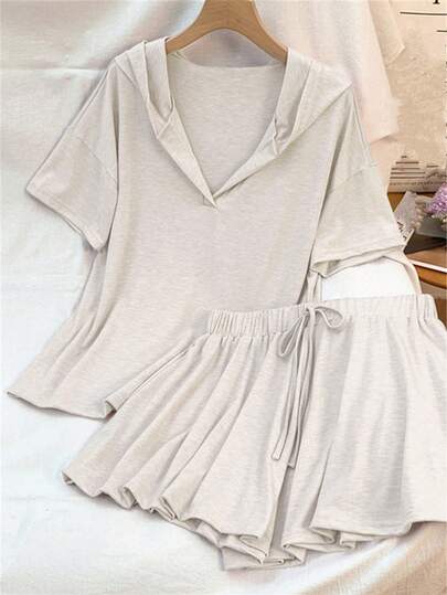 Bộ 2 món gồm áo croptop cổ chữ V và quần short bằng vải dệt kim màu trơn, kiểu dáng thường ngày, có dây rút, dành cho nữ, thích hợp cho mùa hè với thiết kế viền gân, phù hợp cho hoạt động thể thao, mặc nhà, hoặc trang phục thường ngày thanh lịch, mùa xuân/hè/thu.