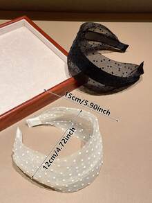 1条女士时尚网纱宽檐发带,适合日常休闲佩戴,可遮盖发际线,打造盘发造型,并可修饰分叉发梢。用途广泛,是送给女朋友、时尚达人、居家人士、护肤爱好者的理想礼物,四季皆宜,也是节日和开学季的送礼佳品。这款发带兼具发箍、发圈和家居美发配件的功能,是您居家美发的理想之选。 - 彩色 - 查看 5