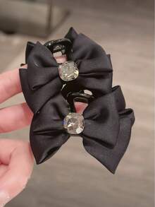 2个水钻蝴蝶结女士发夹，小巧精致，采用优质金属制成，优雅侧夹，刘海夹，发片夹，时尚、高贵、优雅，高端质感，发饰，适合日常佩戴、节日派对、活动、度假和旅行，是节日送给女孩的精美发饰礼物。女士发夹，优雅发饰 - 黑色 - 查看 1