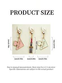 Prada 这款钥匙扣采用不锈钢材质，造型为香水和口红。它可以作为装饰吊坠、包包配饰或挂饰，适合装饰背包、挂在钥匙链上，是生日、节日、圣诞节或新年送给家人和朋友的理想礼物。 - 粉紅白色 - 查看 5