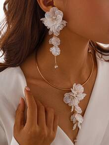 Delicate Iridescent White Flower Jewelry, Gold Chain Design, Luxury Gift For Wedding, Valentine's Day - Multicolor - View 1