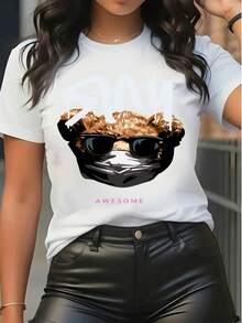 Maglietta a maniche corte da donna, casual, streetwear, con stampa grafica, design di un orso che indossa occhiali da sole e maschera, stampa di lettere fantastiche, collo a girocollo, vestibilità morbida, top estivo - Bianco - Visualizzare 1