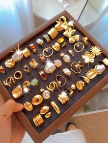 Bộ nhẫn đôi cao cấp phong cách cổ điển lấy cảm hứng từ đồng xu cổ, gồm 28 chiếc, đính ngọc trai giả, đá quý giả, đá mắt mèo sáng bóng, đá mắt hổ, họa tiết hình học, đường kẻ, hoa dập nổi, nơ mặt trời, trái tim, đường cong xếp ly, dày dặn, có thể điều chỉnh kích thước. Nhẫn cá nhân hóa theo phong cách tối giản, bohemian, dành cho cả nam và nữ, lý tưởng cho kỳ nghỉ, tiệc tùng, ngày lễ, ngày Valentine, hẹn hò, đeo hàng ngày, quà tặng cho bạn bè, gia đình, bạn học (Giao hàng ngẫu nhiên). - Nhiều màu - Xem 2