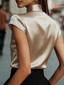 女士时尚优雅休闲日常都市现代度假纯色半高领金属仿纽扣开衫式后背隐形拉链短袖上衣，夏季休闲衬衫 - 香檳色 - 查看 5