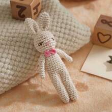 手工编织兔子摇铃，婴儿摇铃，抓握玩具，内置铃铛，3D可爱造型，细节精致，吸引宝宝注意力，训练宝宝听力，完美的生日、万圣节、圣诞节宝宝礼物 - 彩色 - 查看 1