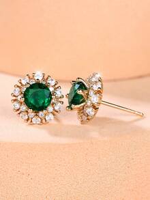 一对优雅迷人的双色全合成锆石花朵耳钉，永恒经典的配饰，专为女性设计，是完美的 情人节礼物。 - 綠色 - 查看 2