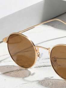 vintage com armação pequena e redonda, modelo feminino, elegantes e sofisticados para fotografia urbana casual, acessórios de praia, perfeitos para férias de verão, atividades ao ar livre e viagens. Armação oval, ideais para passeios e para a volta às aulas. - chá dourado - Ver 3