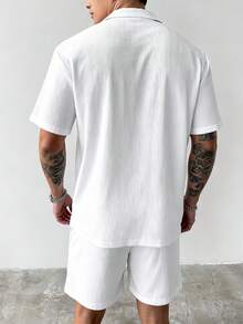 男士度假两件套，纯色立领衬衫，复古质感面料，搭配松紧腰短裤，休闲百搭的中性白色亚麻套装，适合日常夏季穿着、周末聚会、海滩度假、海边派对，是送给男友的完美礼物。 - 白色 - 查看 7