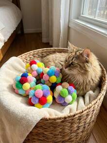 1 chú mèo nhồi bông nhiều màu sắc có chuông kêu, đồ chơi tương tác hình mèo, thích hợp sử dụng trong nhà, giúp mèo không bị cô đơn và buồn chán. - Nhiều màu - Xem 2
