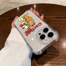 Los personajes de dibujos animados  y Odie, junto con su nombre. Esta elegante funda es compatible con los modelos  17, 16, 15, 14 Pro Max, 13, 12, 11, XR y XS Plus. Fabricada en TPU flexible, resistente a golpes y arañazos, ofrece una excelente protección contra caídas y un agarre cómodo. Es un regalo ideal para familiares, amigos y seres queridos, y una opción perfecta para festivales. - transparente - Ver 4