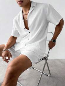 男士度假两件套，纯色立领衬衫，复古质感面料，搭配松紧腰短裤，休闲百搭的中性白色亚麻套装，适合日常夏季穿着、周末聚会、海滩度假、海边派对，是送给男友的完美礼物。 - 白色 - 查看 4