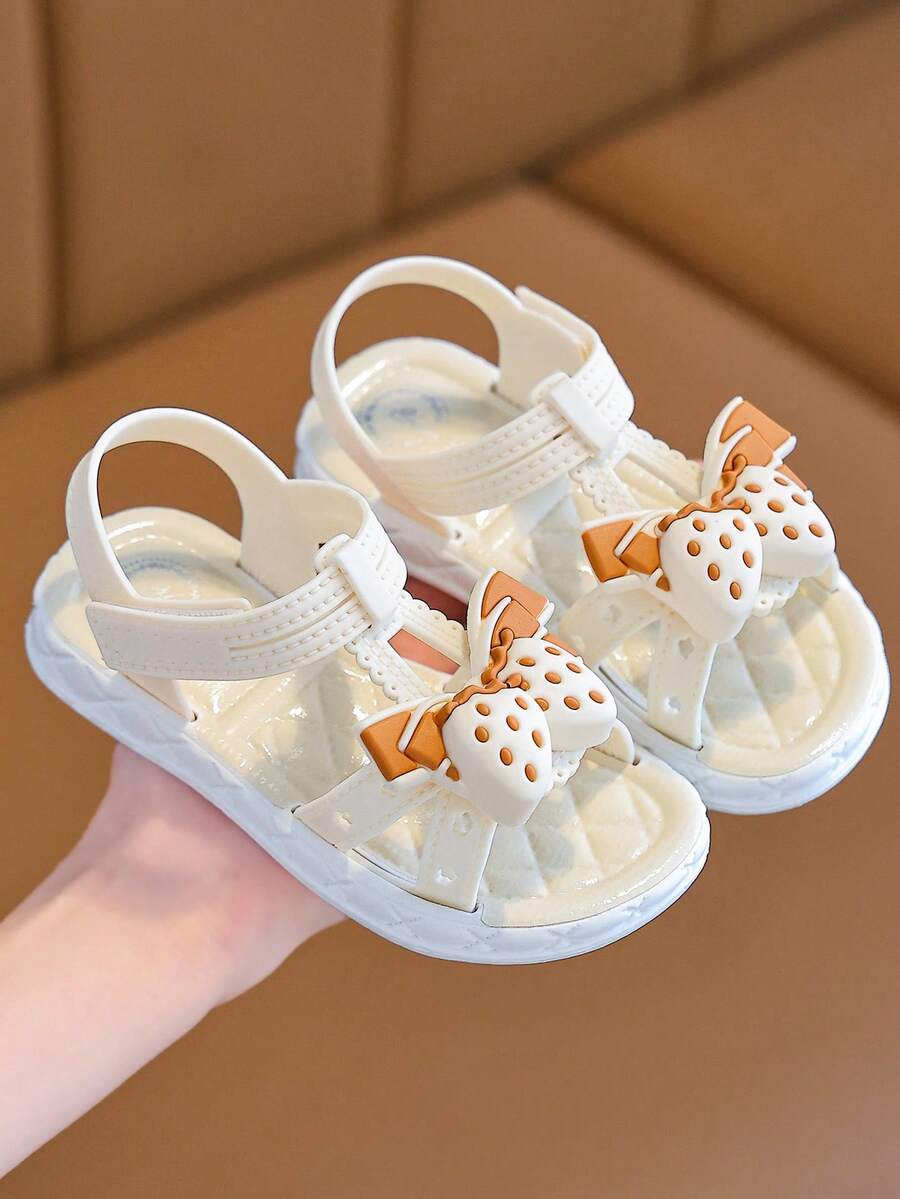 女童夏季可爱草莓蝴蝶结时尚百搭沙滩凉鞋，女童宝宝户外拖鞋 - 白色 - 查看 1