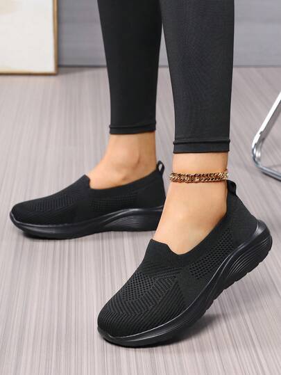 1双女士休闲套脚运动鞋，透气网面宽松舒适，适合妈妈穿着，纯色工作鞋，轻便跑步鞋，四季皆宜，大码尺码