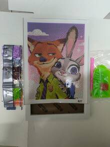 （正版授权）迪士尼疯狂动物城钻石画套装，含配件，手工DIY放松艺术装饰礼品，适合情人节、感恩节（包含画布、钻石、工具套装和白色塑料画框）