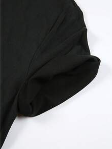 Disney Women's Bestselling Printed T-Shirt, Red Polka Dot Bow Minnie Mouse Cartoon, Fashionable And Cute, Printed Short Sleeve Crew Neck Tee, Casual, Comfortable, Stylish, And Versatile, Suitable For Spring, Summer, And Autumn, Casual Wear - Noir - Voir 4