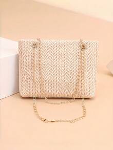 1个天然藤编单肩包，采用小麦秸秆材质，透气性好，女士斜挎包，饰有金色流苏，配有可调节肩带。开放式设计，内部可放置折叠伞、手机、蓝牙耳机、纸巾等物品，适合摄影、通勤、旅行、购物等场合。 - 彩色 - 查看 7