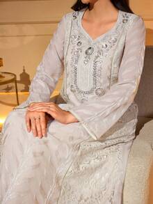 优雅长袖心形领口阿巴雅长袍，饰以亮片刺绣和珍珠点缀，梭织面料，无弹力 - 杏色 - 查看 7