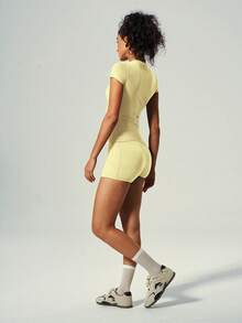 UONNOU Bộ đồ thể thao 2 món gồm quần đùi tay ngắn, dáng ôm, cạp cao, có 2 túi bên hông, thích hợp cho yoga, tập luyện và mặc hàng ngày, phù hợp mọi mùa. - Màu vàng - Xem 12