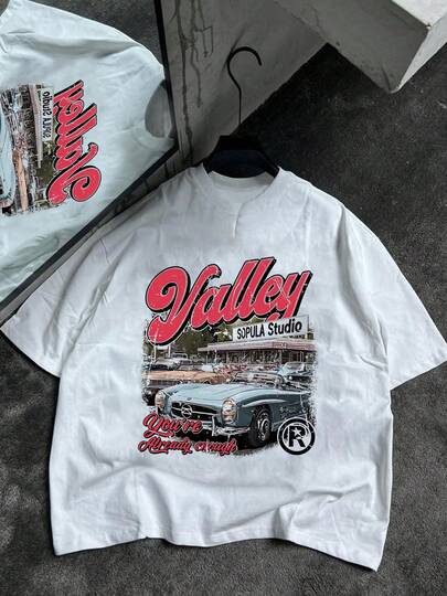1件男士白色“Valley”复古汽车印花T恤，怀旧餐厅和励志标语设计，宽松版型，适合日常休闲和都市街头穿着。