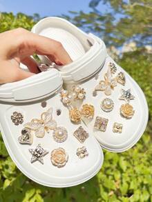 20个金色蝴蝶鞋夹，可拆卸鞋饰，时尚优雅，适用于镂空凉鞋和拖鞋，是节日送礼佳品。