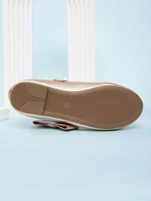 2026 Nuevos zapatos planos elegantes y sencillos de unicolor con lazo de perlas para niñas, primavera - Dorado - Ver 6