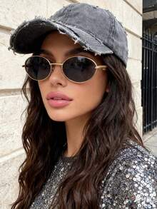 Small Frame Oval Metal Fashion Glasses, High-End Retro Personalized Versatile Unisex Fashion Glasses, Suitable For Daily Wear, Street Photography, Vacation Travel, Summer Beach And Other Occasions - Black - View 1