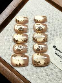 10 pièces d'ongles à presser faits à la main. Formes d'ongles ovales et amandes, décorés de motifs papillon dorés. Style français, décoré de motifs floraux dorés. Designs de lignes dorées personnalisables. Style à la mode fille. Réutilisable. - Doré - Voir 7