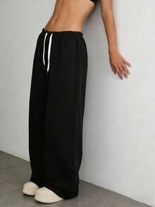 宽松抽绳设计休闲阔腿裤，适合夏季和秋季户外运动和日常穿着，是送给女朋友的返校季好礼物