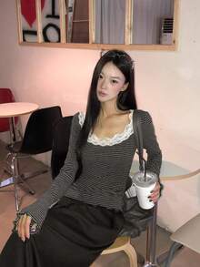 女士长袖条纹蕾丝边T恤，修身设计，适合初秋穿着 - 黑色 - 查看 1
