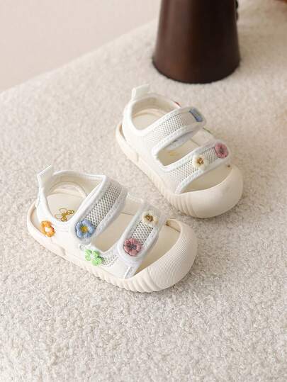 1 đôi dép xăng đan cho bé, đế mềm thoáng khí, chống trơn trượt, thích hợp cho bé gái tập đi mùa hè.