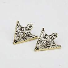 1 Pair Vintage Palace Style Collar Clips, Hollow Floral Triangular Lapel Pins For Men's Suits And Shirts