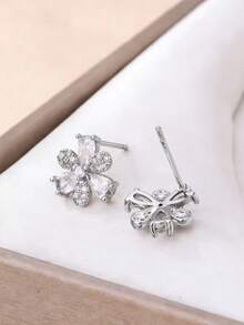 1对时尚简约立方氧化锆水滴形女士耳环，镀银，适合日常佩戴，可作喉部耳环，是情人节和斋月期间的理想礼物。 - 水滴花朵 - 查看 2