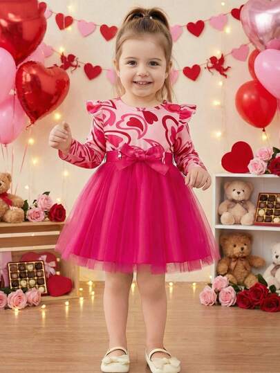 Vestido de niña bebé con estampado de corazones, parches de malla y cinturón para el Día de San Valentín