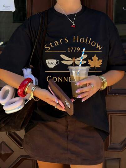 1 pieza Camiseta de mujer de manga corta y cuello redondo para verano, con estampado de libélula, hoja de arce, taza de café y letras en inglés, ropa de calle holgada y casual versátil