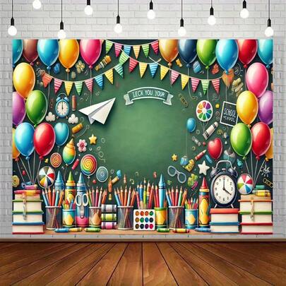 1 pancarta plana 2D, con un tema de pizarra que muestra útiles escolares, disponible en varios tamaños. Con un diseño plano 2D, es perfecto para decorar aulas e ideal para eventos escolares y fotografía.