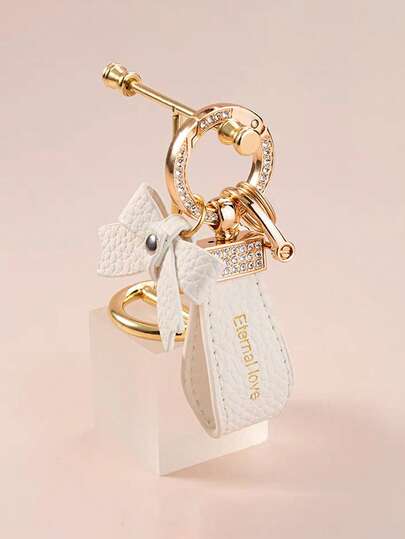 1 st. nyckelring i konstläder med strass, rombstruktur, glansig, avslappnad, elegant, lämplig för fest, pendling, sammankomst, bil, hemnycklar, året runt