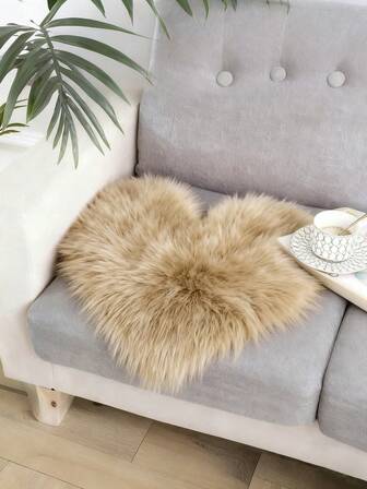 1 st. Alla hjärtans dag begränsad upplaga elegant dekorativ kudde/liten kudde/golvmatta/vardagsrumskudde, nordisk inredningsstil vardagsrums- och sovrumsstil hjärtformad kudde, matta, tjock plysch, flerfärgad, halkfri botten, vikbar förvaring, lyfter heminredningen, hjärtformad kudde, mjuk vitvänlig - lättskött, lämplig för sovrum och vardagsrumsinredning, känns som att gå på moln