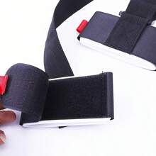 1 pieza Este correa ajustable de doble longitud asegura firmemente los esquís juntos para un transporte fácil, mientras que el sistema integrado de soporte para el hombro y gancho le permite transportar cómodamente los bastones de esquí sobre su hombro. - Multicolor - Ver 5